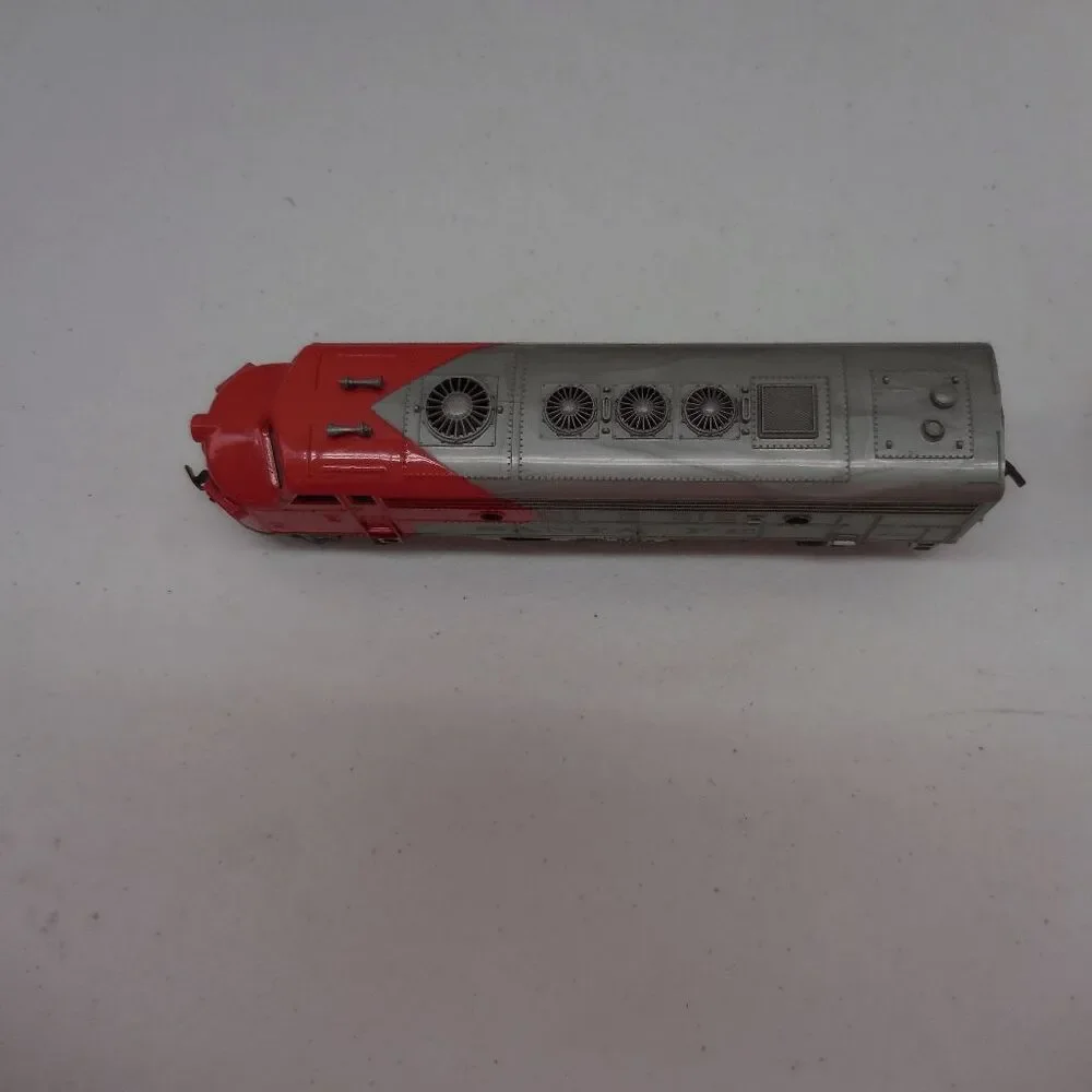 HO‎ Scale Bachman SANTA FE #307 Diesel Locomotive Engine & Caboose Model Train